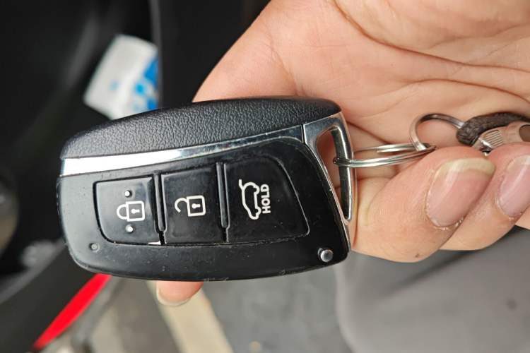 Used Hyundai Santa Fe 2013 Revised Version 2.4L Automatic All-Wheel Drive Smart Type Vehicle Key