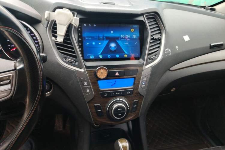 Used Hyundai Santa Fe 2013 2.4L Automatic Two-Wheel Drive Smart Version Audio And AC Panel
