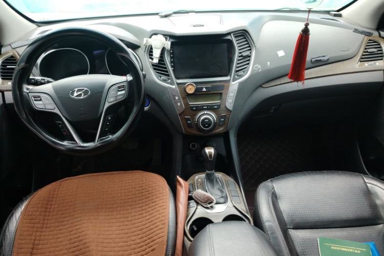 Used Hyundai Santa Fe 2013 2.4L Automatic Two-Wheel Drive Smart Version Center Console