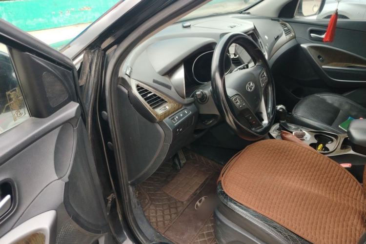 Used Hyundai Santa Fe 2013 2.4L Automatic Two-Wheel Drive Smart Version Driver Seat