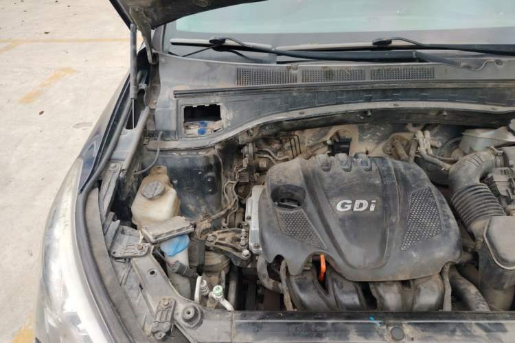 Used Hyundai Santa Fe 2013 2.4L Automatic Two-Wheel Drive Smart Version Engine Bay Right