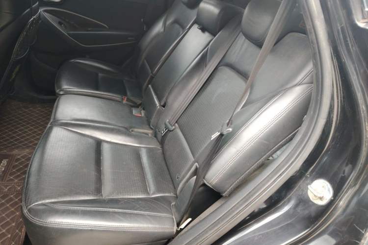 Used Hyundai Santa Fe 2013 2.4L Automatic Two-Wheel Drive Smart Version Left Rear Seat