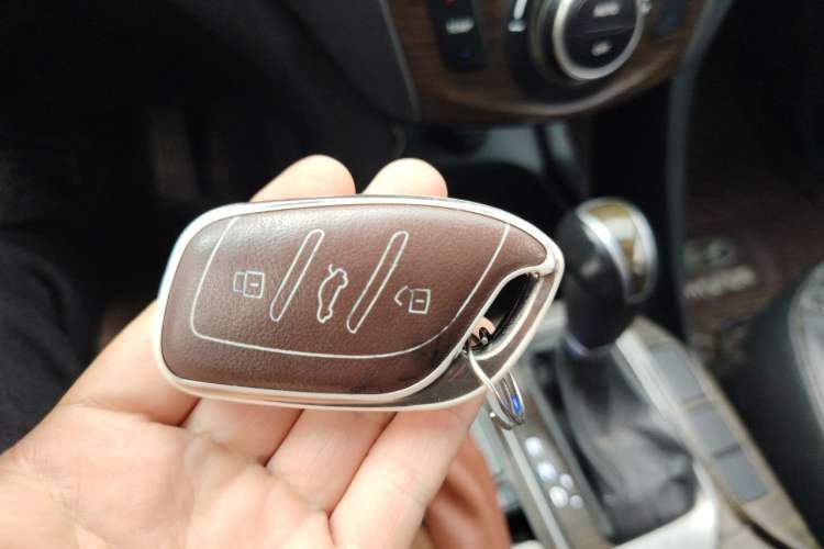 Used Hyundai Santa Fe 2013 2.4L Automatic Two-Wheel Drive Smart Version Vehicle Key