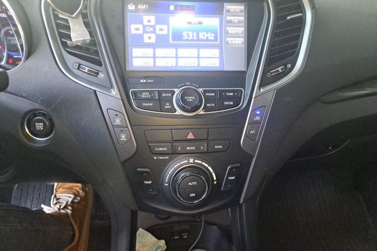Used Hyundai Santa Fe 2013 Revised Version 2.0T Automatic All-Wheel Drive Prestige Edition Audio And AC Panel