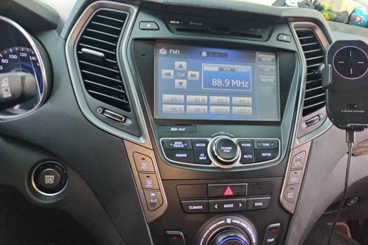 Used Hyundai Santa Fe 2013 2.0T Automatic All-Wheel Drive Top Trim Audio And AC Panel