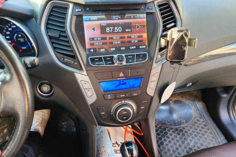 Used Hyundai Santa Fe 2013 2.4L Automatic Two-Wheel Drive Smart Version Audio And AC Panel