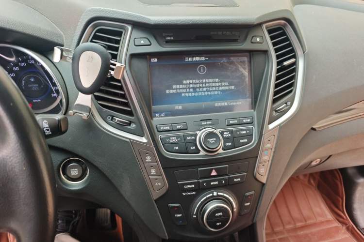 Used Hyundai Santa Fe 2013 2.0T Automatic All-Wheel Drive Top Trim Audio And AC Panel