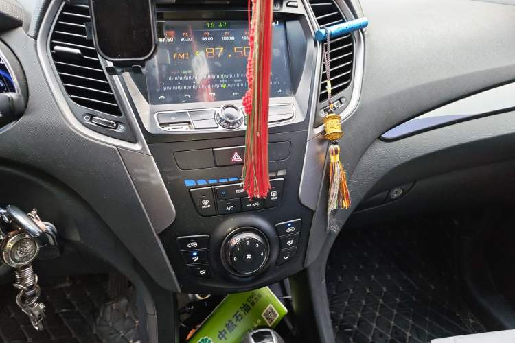 Used Hyundai Santa Fe 2013 2.4L Automatic 4x4 Comfort Edition Audio And AC Panel