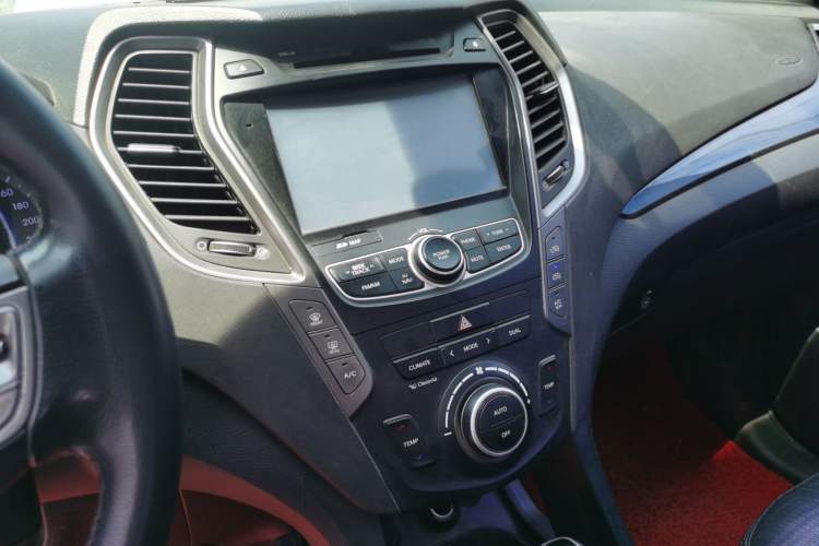 Used Hyundai Santa Fe 2013 Revised Version 2.4L Automatic All-Wheel Drive Luxury Trim Audio And AC Panel