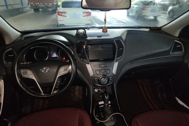 Used Hyundai Santa Fe 2013 2.4L Automatic 2WD Comfort Edition Center Console