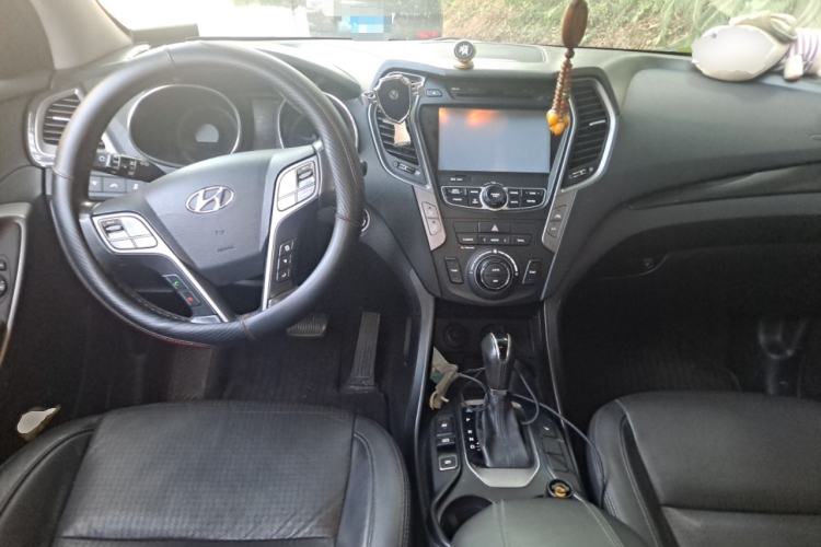 Used Hyundai Santa Fe 2013 Revised Version 2.0T Automatic All-Wheel Drive Prestige Edition Center Console