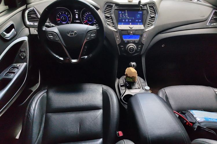 Used Hyundai Santa Fe 2013 2.4L Automatic Two-Wheel Drive Smart Version Center Console