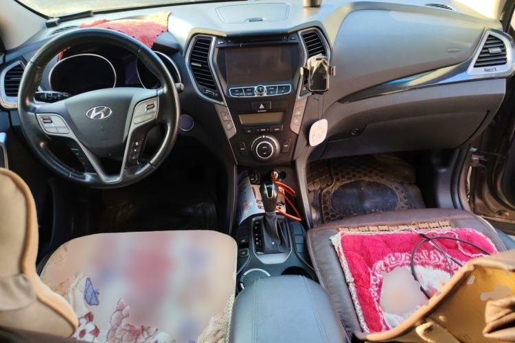 Used Hyundai Santa Fe 2013 2.4L Automatic Two-Wheel Drive Smart Version Center Console