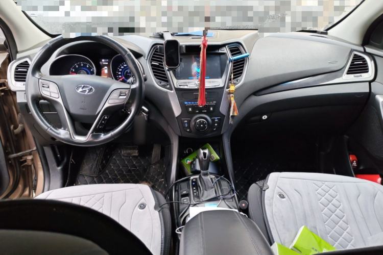 Used Hyundai Santa Fe 2013 2.4L Automatic 4x4 Comfort Edition Center Console