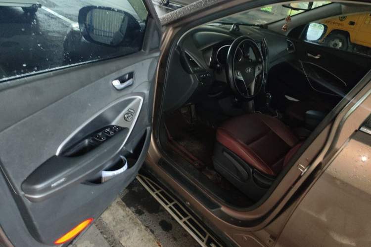Used Hyundai Santa Fe 2013 2.4L Automatic 2WD Comfort Edition Driver Seat