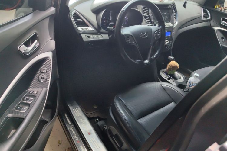 Used Hyundai Santa Fe 2013 2.4L Automatic Two-Wheel Drive Smart Version Driver Seat
