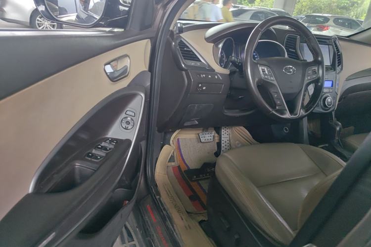Used Hyundai Santa Fe 2013 2.4L Automatic Two-Wheel Drive Smart Version Driver Seat