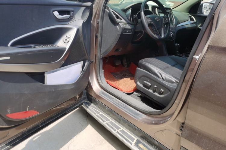Used Hyundai Santa Fe 2013 Revised Version 2.4L Automatic All-Wheel Drive Luxury Trim Driver Seat
