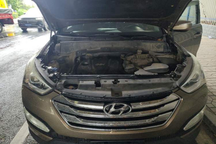 Used Hyundai Santa Fe 2013 2.4L Automatic 2WD Comfort Edition Engine Bay