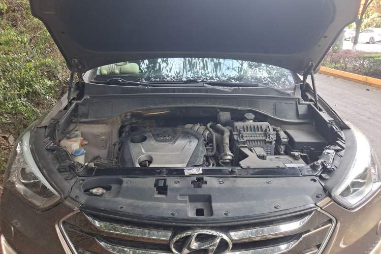 Used Hyundai Santa Fe 2013 Revised Version 2.0T Automatic All-Wheel Drive Prestige Edition Engine Bay