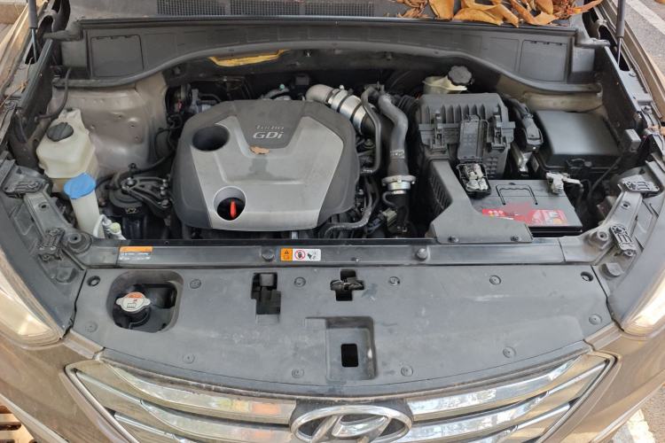 Used Hyundai Santa Fe 2013 2.0T Automatic All-Wheel Drive Top Trim Engine Bay