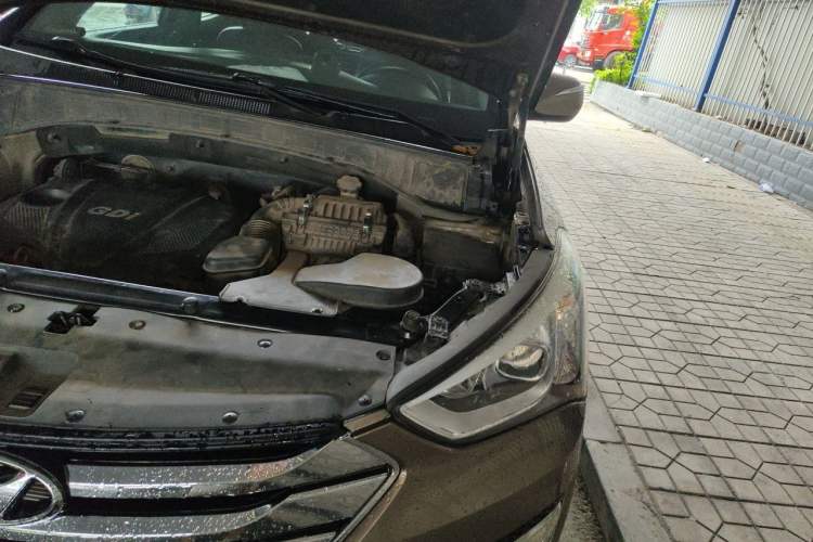 Used Hyundai Santa Fe 2013 2.4L Automatic 2WD Comfort Edition Engine Bay Left