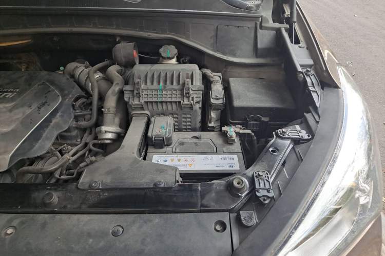 Used Hyundai Santa Fe 2013 Revised Version 2.0T Automatic All-Wheel Drive Prestige Edition Engine Bay Left