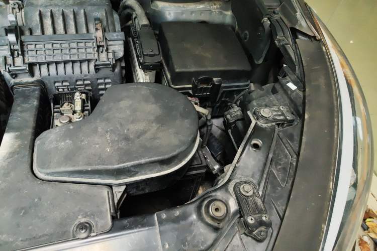 Used Hyundai Santa Fe 2013 2.4L Automatic Two-Wheel Drive Smart Version Engine Bay Left