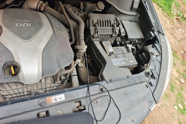 Used Hyundai Santa Fe 2013 2.0T Automatic All-Wheel Drive Top Trim Engine Bay Left