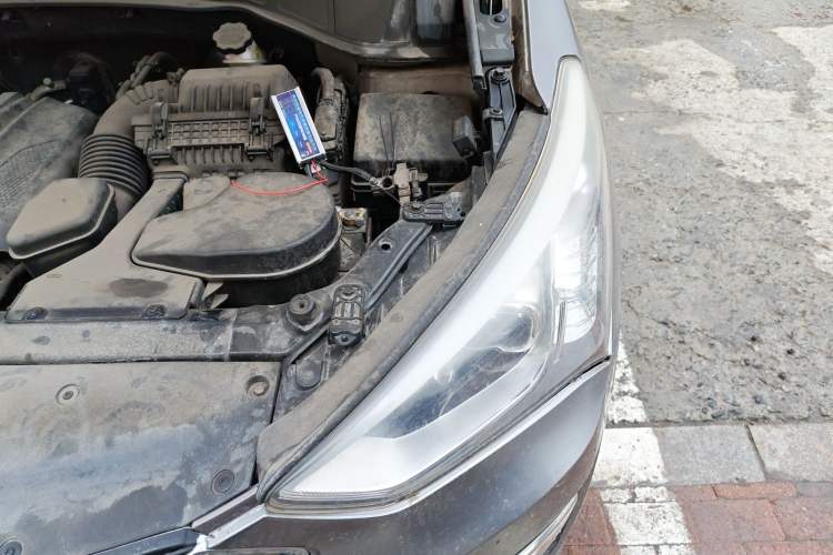 Used Hyundai Santa Fe 2013 2.4L Automatic 4x4 Comfort Edition Engine Bay Left