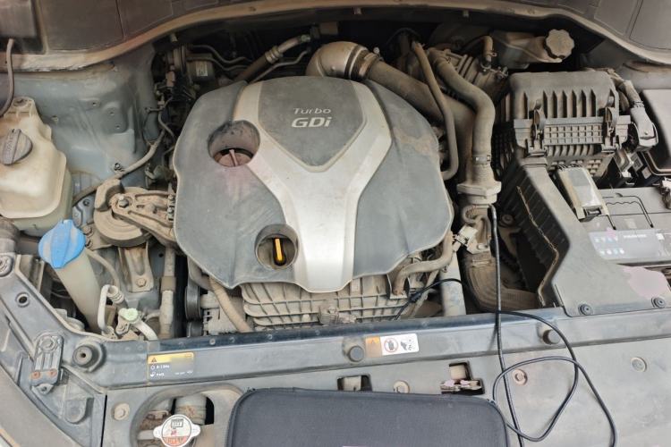 Used Hyundai Santa Fe 2013 2.0T Automatic All-Wheel Drive Top Trim Engine Bay