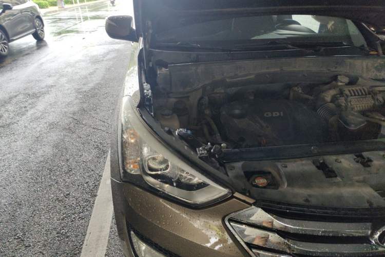 Used Hyundai Santa Fe 2013 2.4L Automatic 2WD Comfort Edition Engine Bay Right