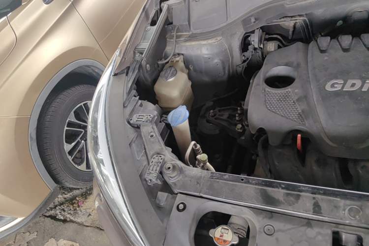 Used Hyundai Santa Fe 2013 2.4L Automatic Two-Wheel Drive Smart Version Engine Bay Right