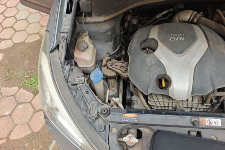 Used Hyundai Santa Fe 2013 2.0T Automatic All-Wheel Drive Top Trim Engine Bay Right