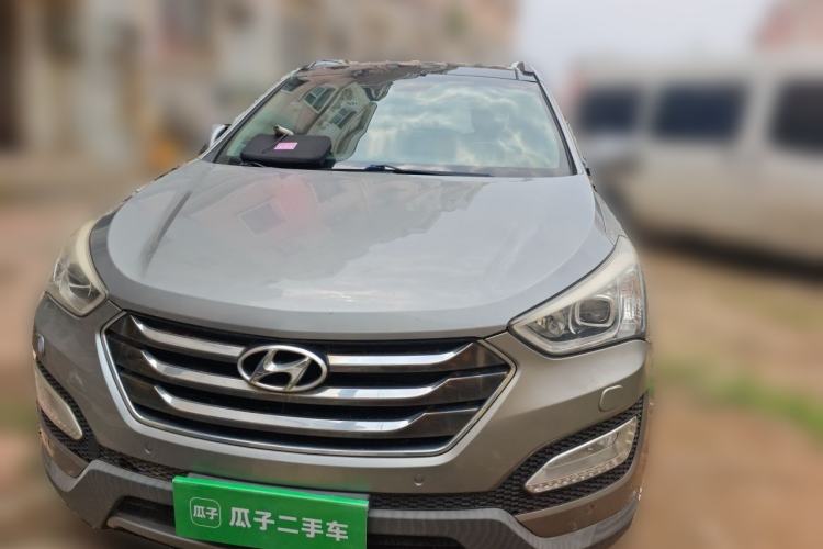 Used Hyundai Santa Fe 2013 2.0T Automatic All-Wheel Drive Top Trim Front
