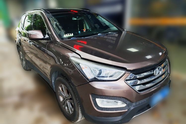 Used Hyundai Santa Fe 2013 2.4L Automatic Two-Wheel Drive Smart Version Front Right 45 Deg