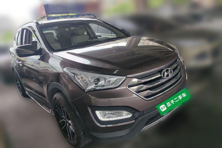 Used Hyundai Santa Fe 2013 2.4L Automatic Two-Wheel Drive Smart Version Front Right 45 Deg