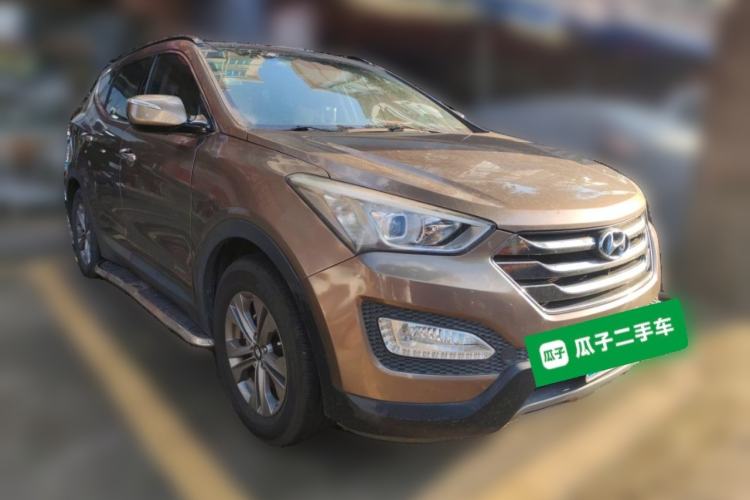 Used Hyundai Santa Fe 2013 2.4L Automatic Two-Wheel Drive Smart Version Front Right 45 Deg