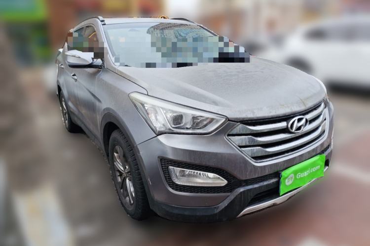 Used Hyundai Santa Fe 2013 2.4L Automatic 4x4 Comfort Edition Front Right 45 Deg