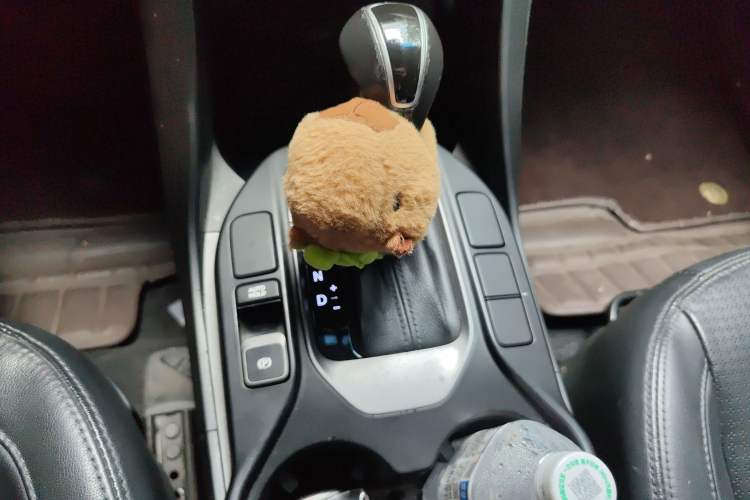 Used Hyundai Santa Fe 2013 2.4L Automatic Two-Wheel Drive Smart Version Gear Lever