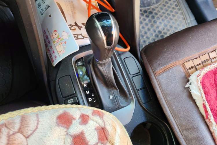 Used Hyundai Santa Fe 2013 2.4L Automatic Two-Wheel Drive Smart Version Gear Lever