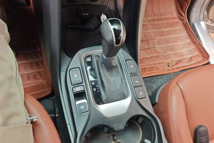 Used Hyundai Santa Fe 2013 2.0T Automatic All-Wheel Drive Top Trim Gear Lever