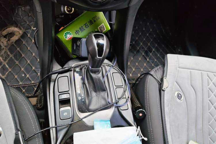 Used Hyundai Santa Fe 2013 2.4L Automatic 4x4 Comfort Edition Gear Lever
