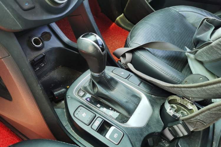Used Hyundai Santa Fe 2013 Revised Version 2.4L Automatic All-Wheel Drive Luxury Trim Gear Lever