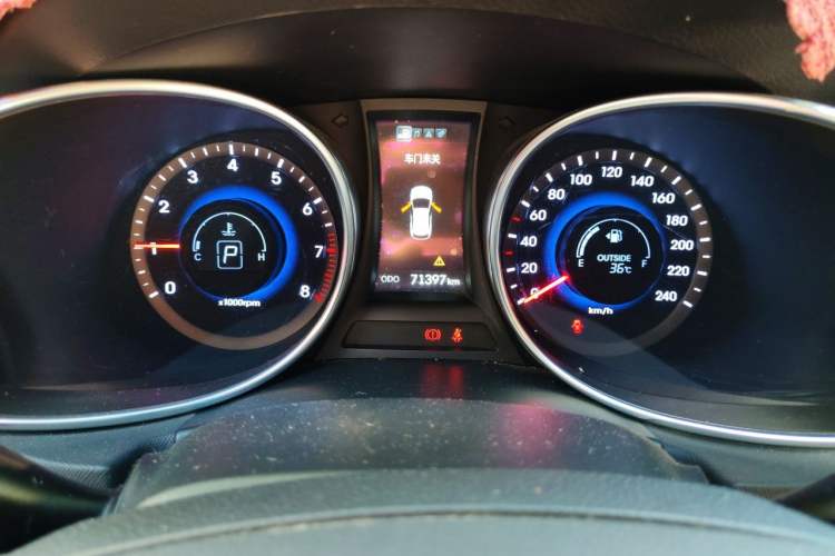 Used Hyundai Santa Fe 2013 2.4L Automatic Two-Wheel Drive Smart Version Instrument Cluster
