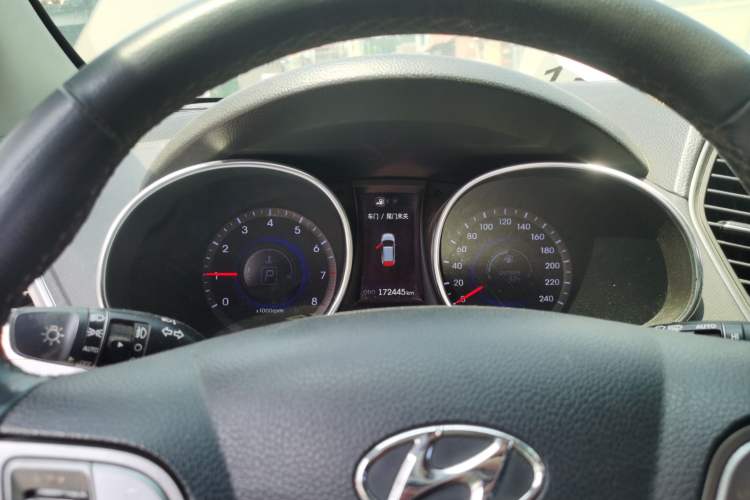 Used Hyundai Santa Fe 2013 Revised Version 2.4L Automatic All-Wheel Drive Luxury Trim Instrument Cluster