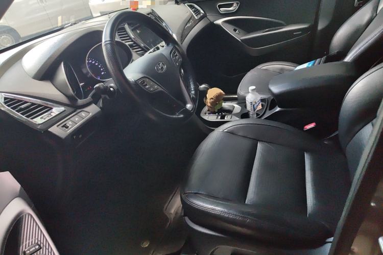 Used Hyundai Santa Fe 2013 2.4L Automatic Two-Wheel Drive Smart Version Left Front Seat