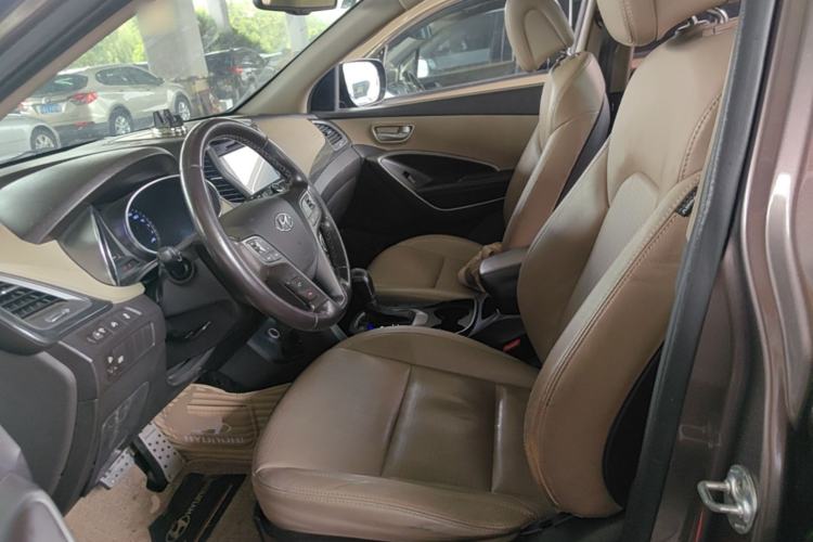 Used Hyundai Santa Fe 2013 2.4L Automatic Two-Wheel Drive Smart Version Left Front Seat