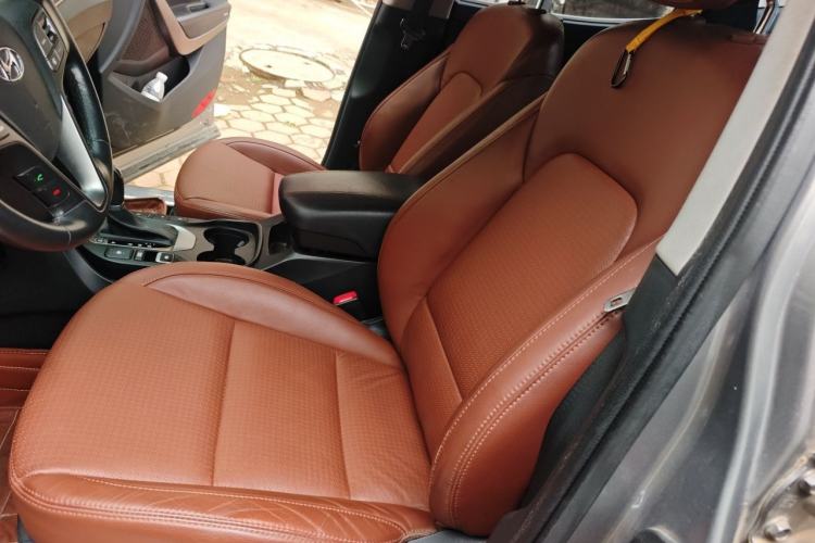 Used Hyundai Santa Fe 2013 2.0T Automatic All-Wheel Drive Top Trim Left Front Seat