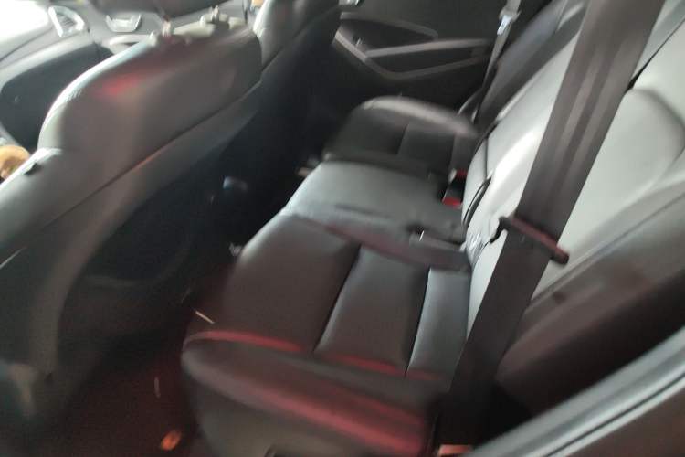 Used Hyundai Santa Fe 2013 2.4L Automatic Two-Wheel Drive Smart Version Left Rear Seat